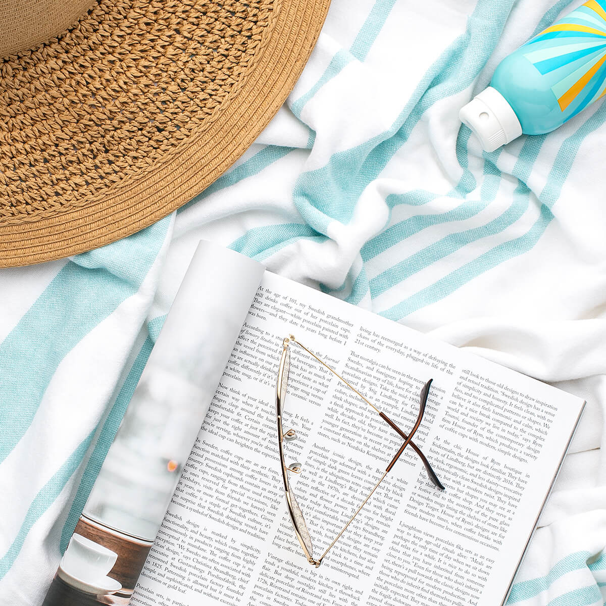 Summer vibes magazine glasses and sun hat