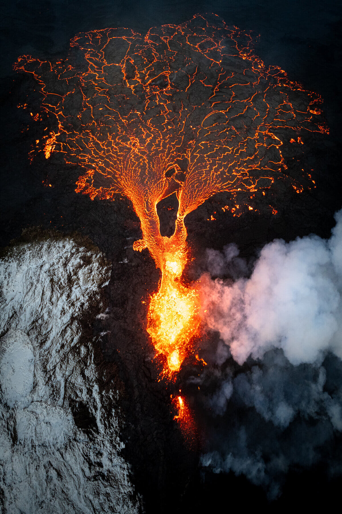 An active volcano photographed by Jeroen Van Nieuwenhove