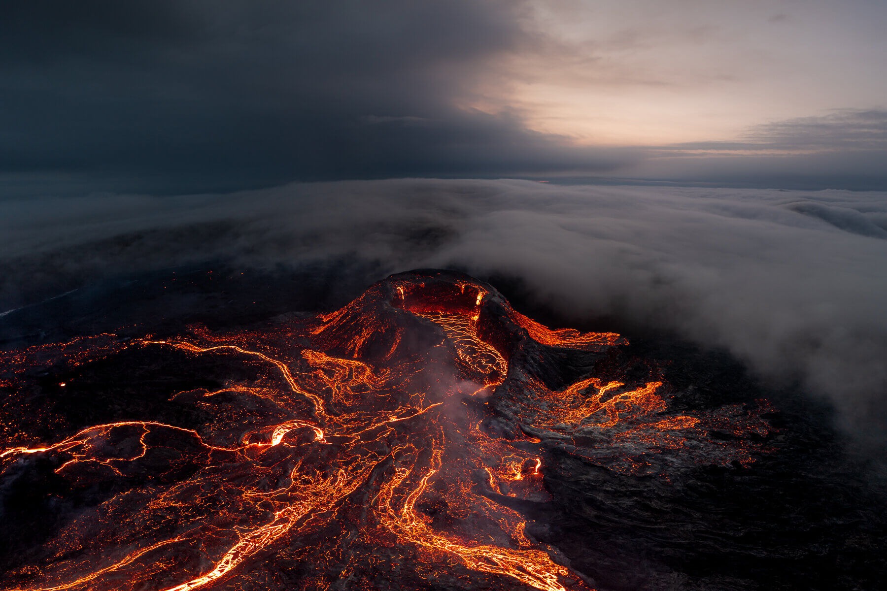 Drone photography of an Icelandic volcano eruption by photographer Jeroen Van Nieuwenhove